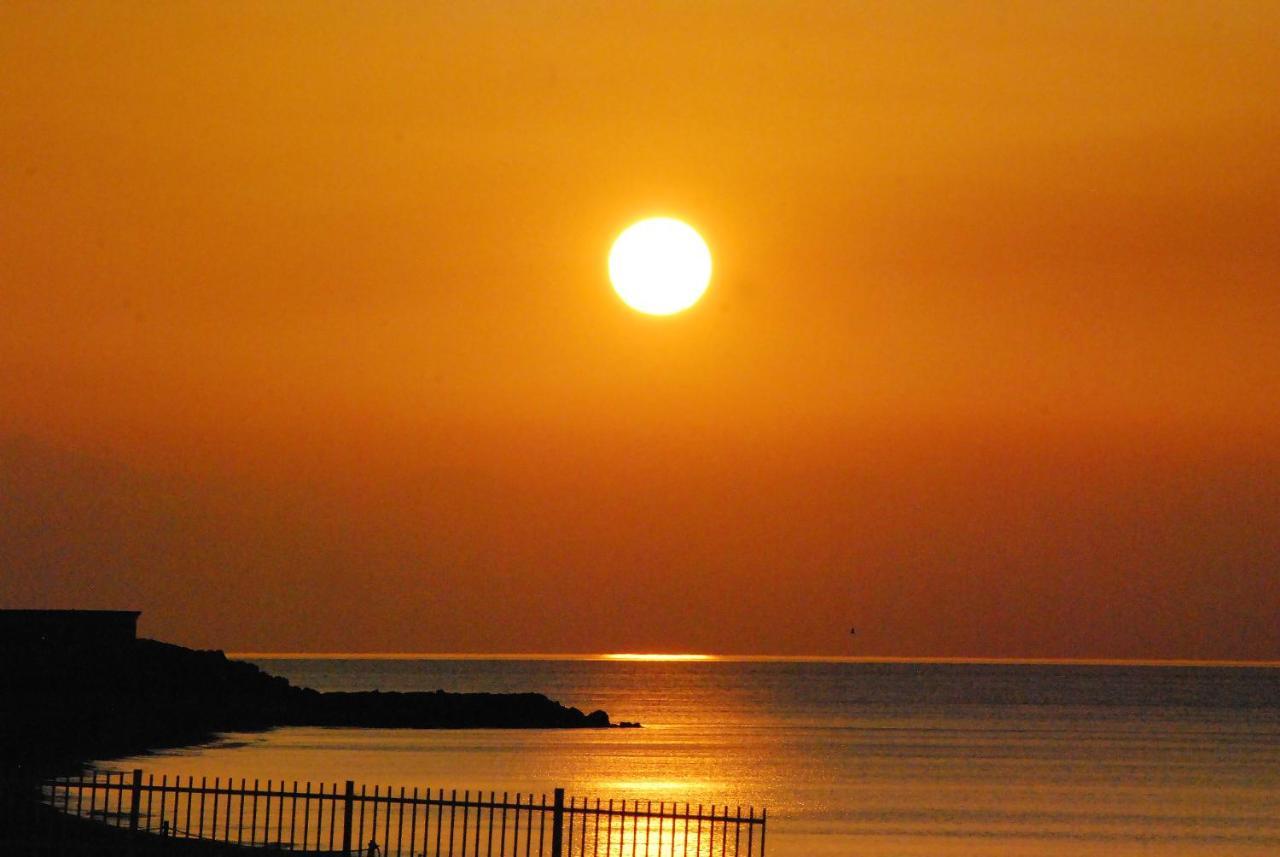 Tramonto Sul Mare - Sea Suite Savona Exterior foto