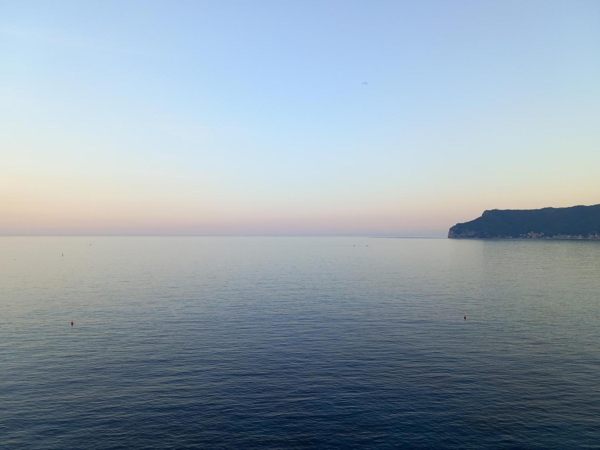 Tramonto Sul Mare - Sea Suite Savona Exterior foto